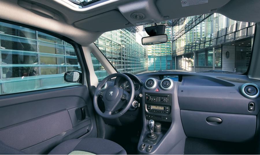  Peugeot 1007 2005 года  (фото 11 из 42)